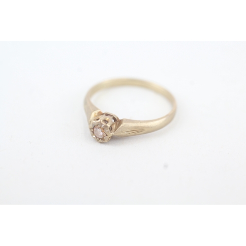 131 - 9ct gold single diamond set ring (1.7g)