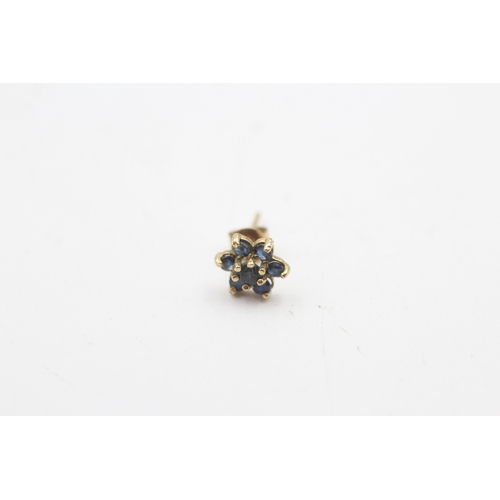 134 - 9ct gold saphhire floral cluster stud earrings (0.6g)