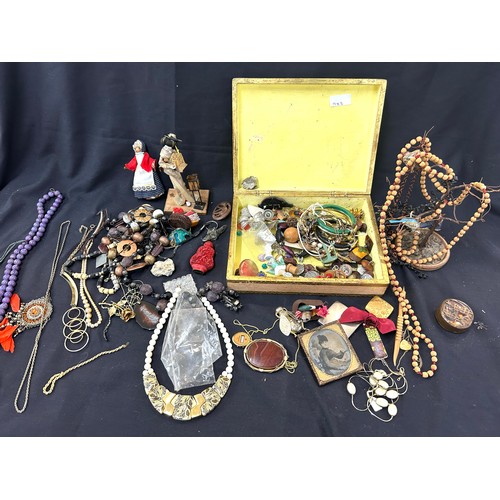 459 - Large selection of assorted costume jewellery