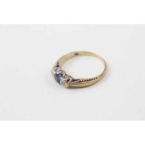 140 - 9ct gold sapphire and diamond set trillogy ring (2.3g)