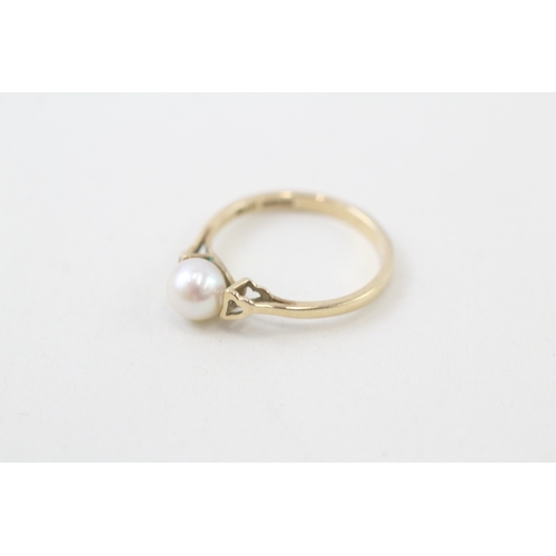 144 - 9ct gold cultured pearl set solitaire ring (1.8g)