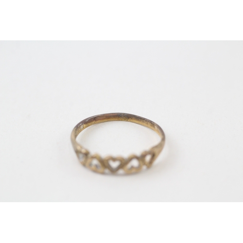 145 - 9ct gold nine open heart eternity ring (1.3g)