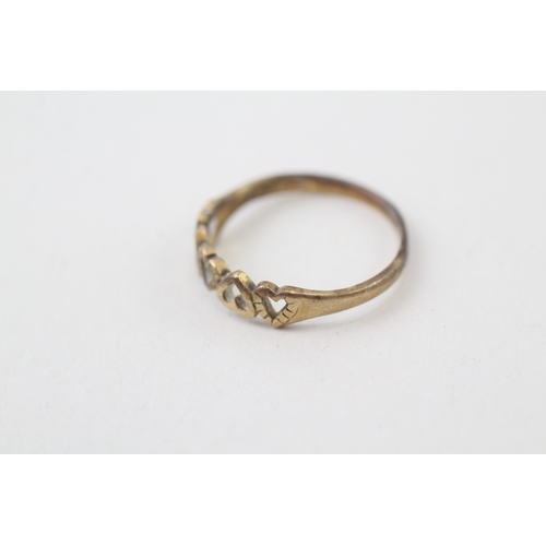 145 - 9ct gold nine open heart eternity ring (1.3g)