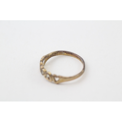 145 - 9ct gold nine open heart eternity ring (1.3g)