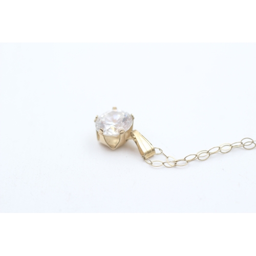 149 - 9ct gold white gemstone single stone pendant on chain (1g)