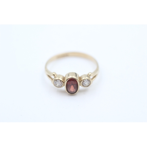 152 - 9ct gold garnet and white gemstone trilogy ring (1.5g)