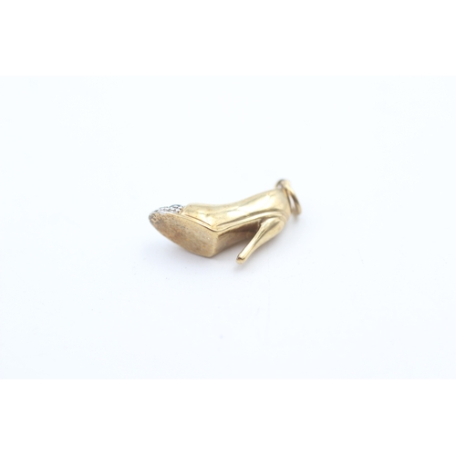 161 - 9ct gold blue gemstone shoe charm (1.8g)