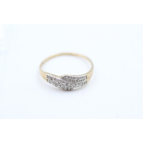 162 - 9ct gold diamond twist ring (1.3g)