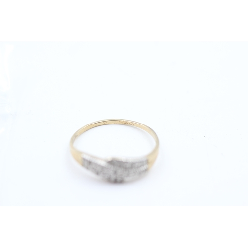 162 - 9ct gold diamond twist ring (1.3g)