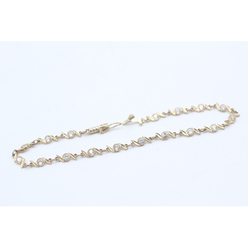 166 - 9ct gold cubic zirconia wave tennis bracelet (2.8g)