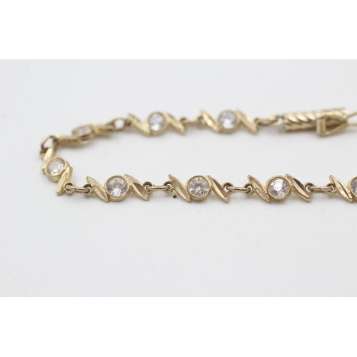 166 - 9ct gold cubic zirconia wave tennis bracelet (2.8g)