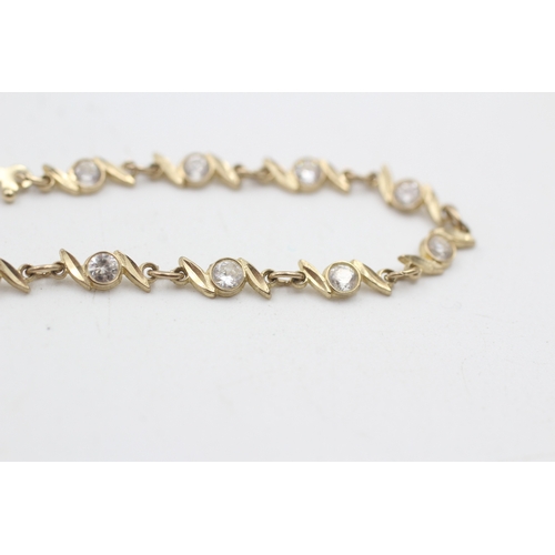 166 - 9ct gold cubic zirconia wave tennis bracelet (2.8g)