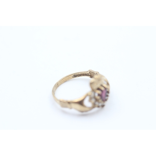 170 - 9ct gold white gemstone and garnet claddagh ring (1.9g)