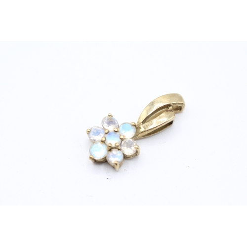 182 - 9ct gold moonstone floral cluster pendant (1.4g)