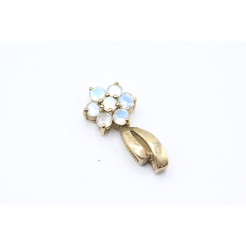 182 - 9ct gold moonstone floral cluster pendant (1.4g)