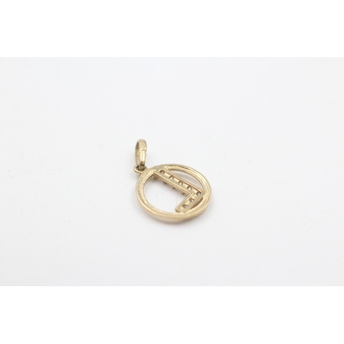 188 - 9ct gold cubic zirconia initial pendant (0.4g)