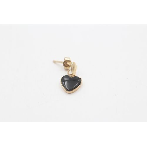 190 - 9ct gold onyx heart drop earrings with posts (0.7g)