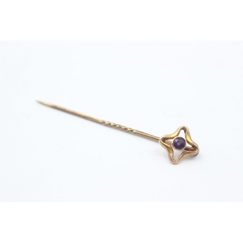 196 - 9ct gold antique amethyst stick pin (1.1g)