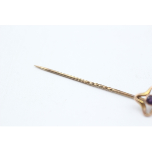 196 - 9ct gold antique amethyst stick pin (1.1g)