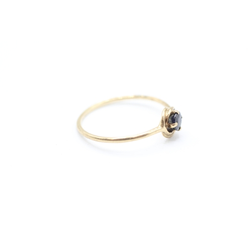 210 - 9ct gold vintage round cut sapphire solitaire dress ring (0.7g)