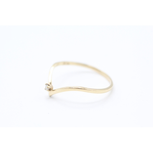 214 - 9ct gold white gemstone wishbone solitaire dress ring (0.7g)