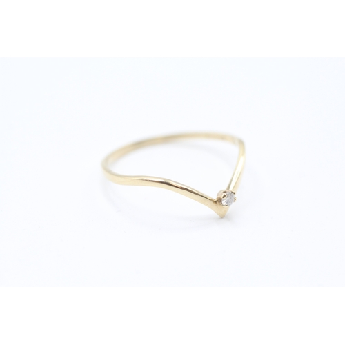 214 - 9ct gold white gemstone wishbone solitaire dress ring (0.7g)