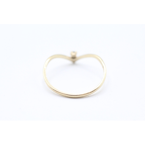 214 - 9ct gold white gemstone wishbone solitaire dress ring (0.7g)