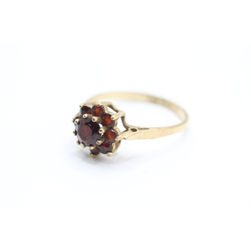 215 - 9ct gold garnet floral cluster dress ring (2.2g)