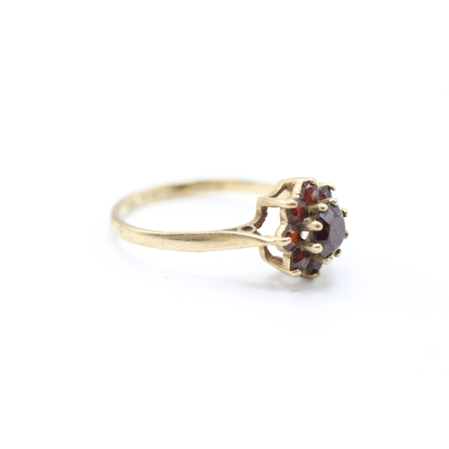 215 - 9ct gold garnet floral cluster dress ring (2.2g)