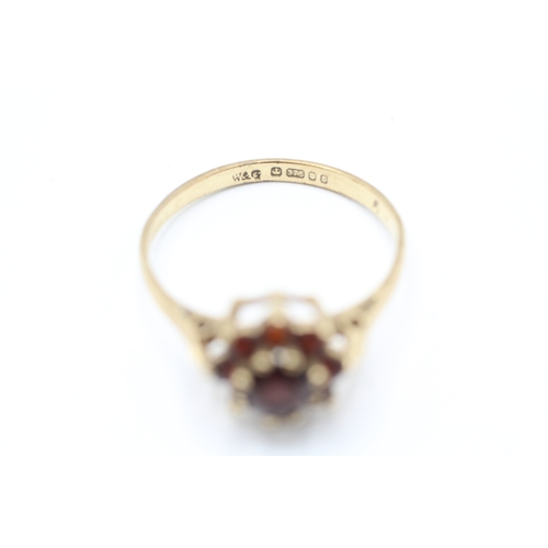 215 - 9ct gold garnet floral cluster dress ring (2.2g)