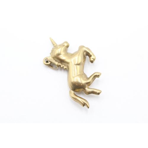 218 - 9ct gold unicorn charm (0.8g)