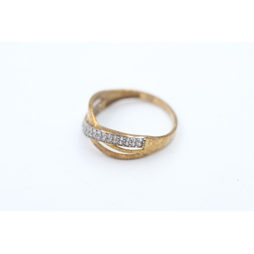 229 - 9ct gold cubic zirconia double row passover dress ring (1.2g)