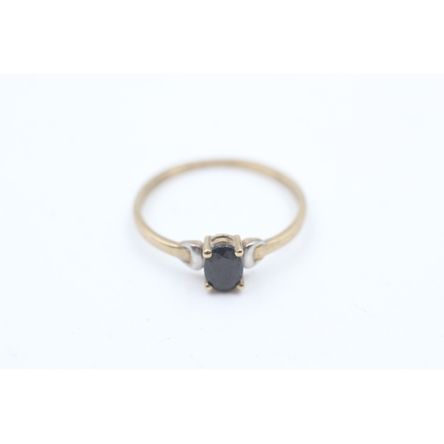 230 - 9ct gold oval cut sapphire solitaire dress ring (0.9g)