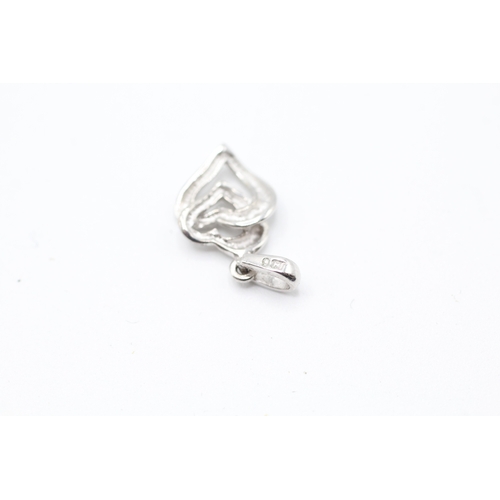 241 - 9ct white gold interlocking hearts pendant (0.7g)