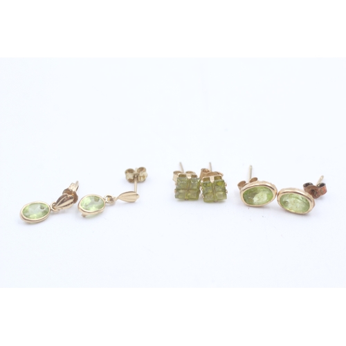 244 - 9ct gold set of three pairs of peridot stud earrings inc. drops (2g)