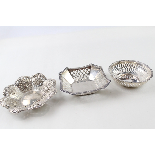 32 - 3 x .925 sterling silver pin / bon bon dishes