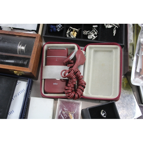 509 - Gents Joblot Inc Vintage, Cufflinks, Wallet, Shavers, Bowtie, Grooming, Etc