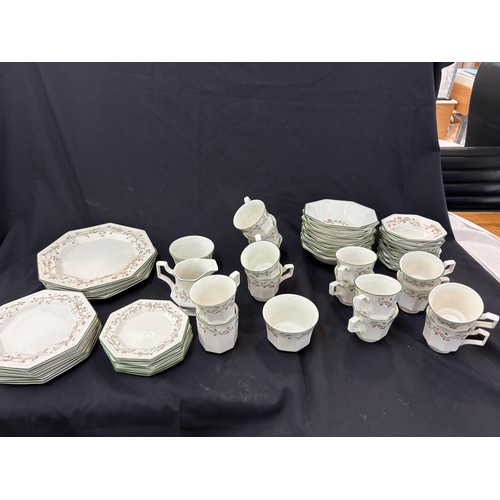 350 - Selection of Johnson Brothers eternal beau pottery