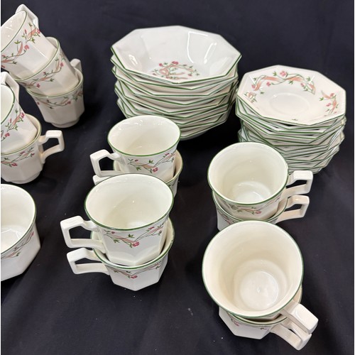 350 - Selection of Johnson Brothers eternal beau pottery