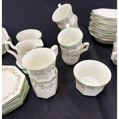 350 - Selection of Johnson Brothers eternal beau pottery