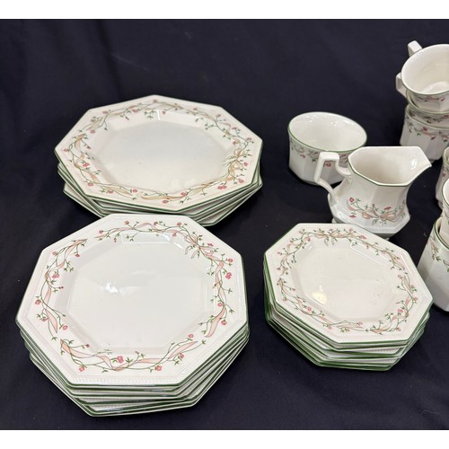 350 - Selection of Johnson Brothers eternal beau pottery