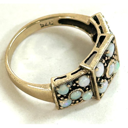 482 - 9ct Gold and opal dress ring, total weight 3.2 grams