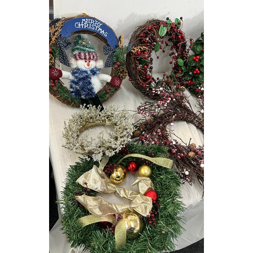 340 - Large selection of Christmas wreaths, various designs and styles