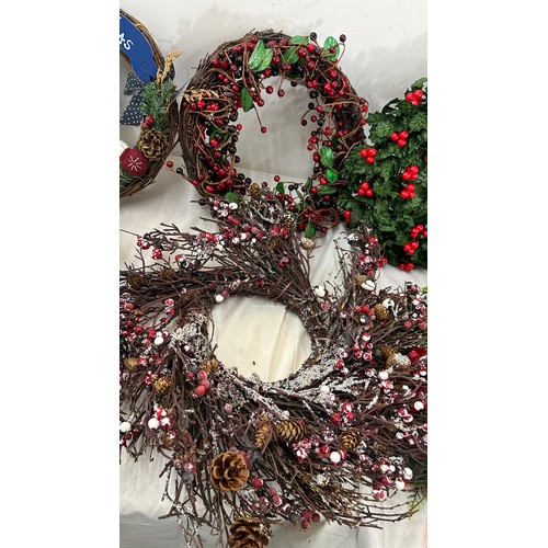 340 - Large selection of Christmas wreaths, various designs and styles