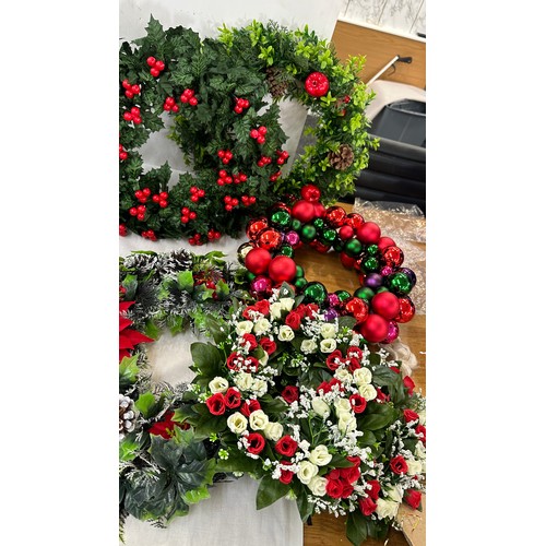 340 - Large selection of Christmas wreaths, various designs and styles