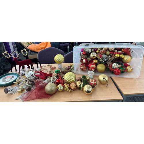 346 - Large selection of mainly gold and red baubles, various sizes and designs