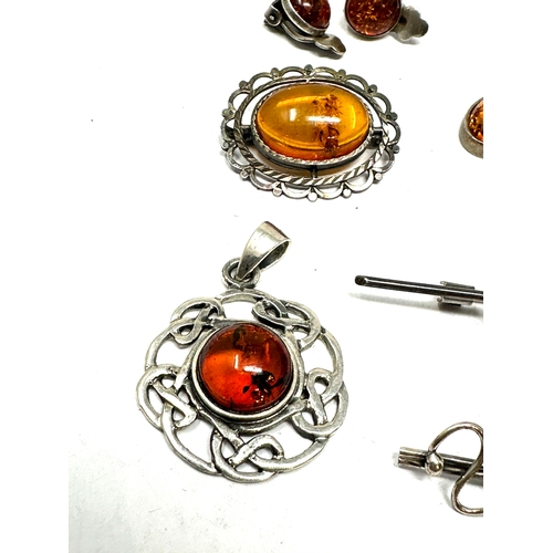 300 - Selection of silver & amber jewellery inc earring pendant brooches