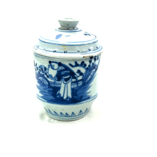 603 - Antique Chinese blue and white lidded pot, height 17cm