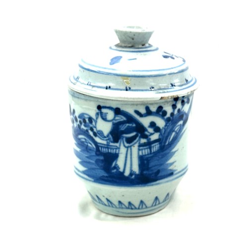 603 - Antique Chinese blue and white lidded pot, height 17cm