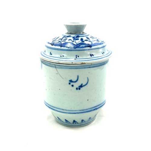 603 - Antique Chinese blue and white lidded pot, height 17cm